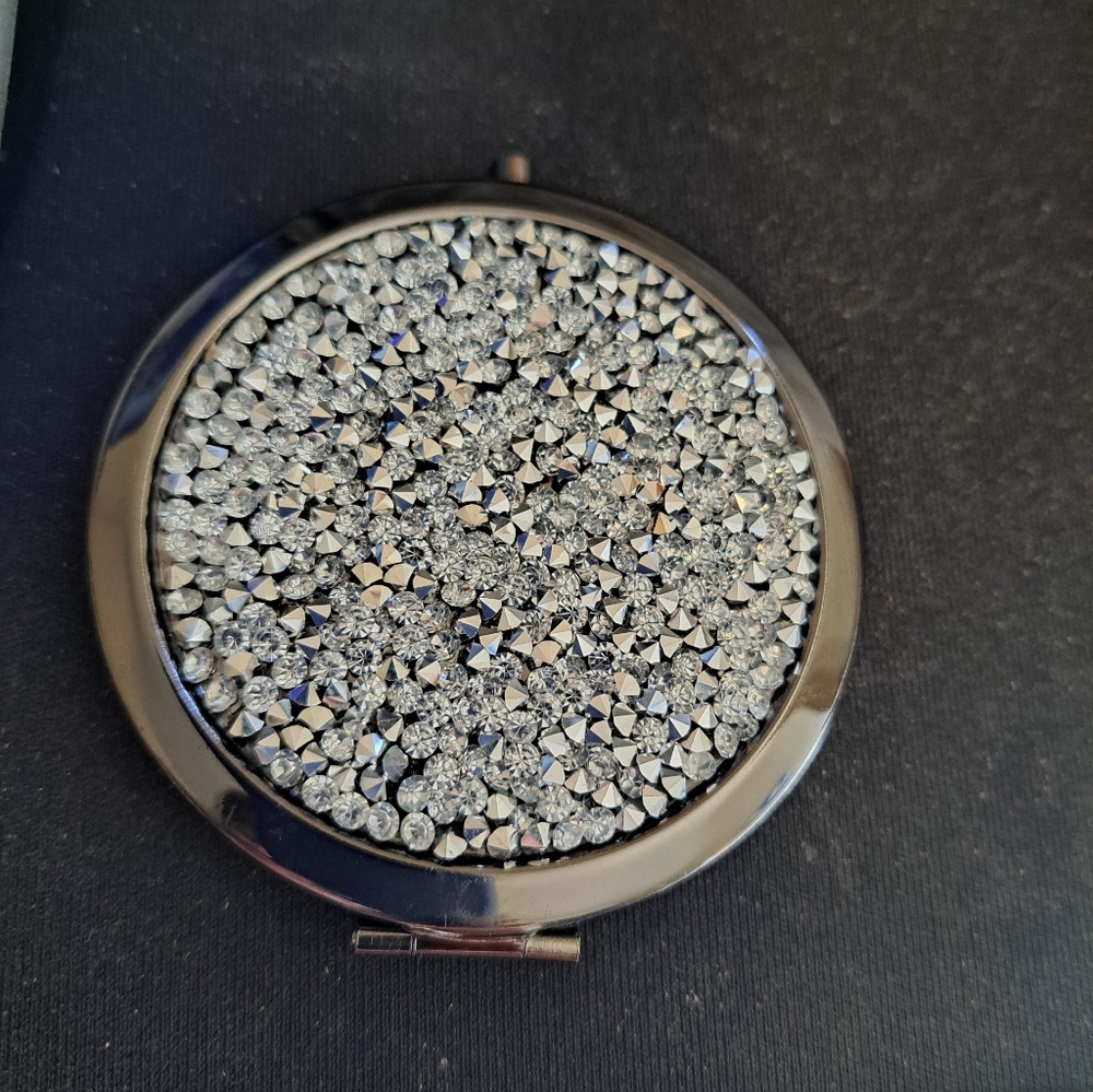 New Betsey Johnson Compact 1X/2X Mirror Gun Metal Gray W Crystals